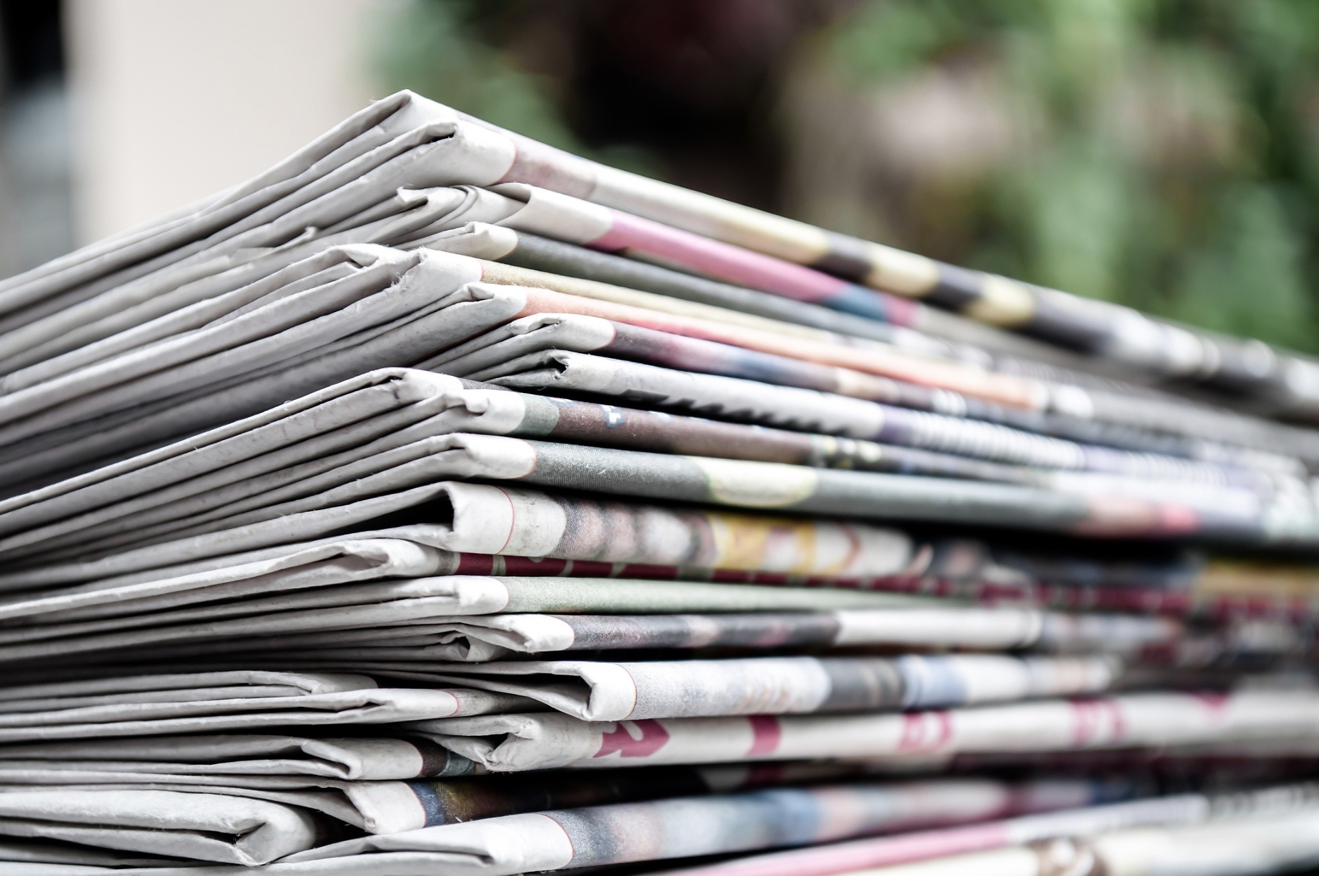 imgi_1_newspaper_delivery1_lp1__cms-6428-bg_image__AdobeStock_250978622